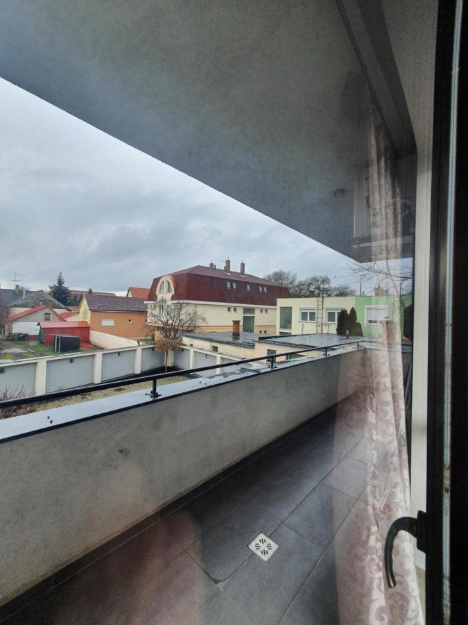 Krisi Apartman Hajdúszoboszló Buitenkant foto