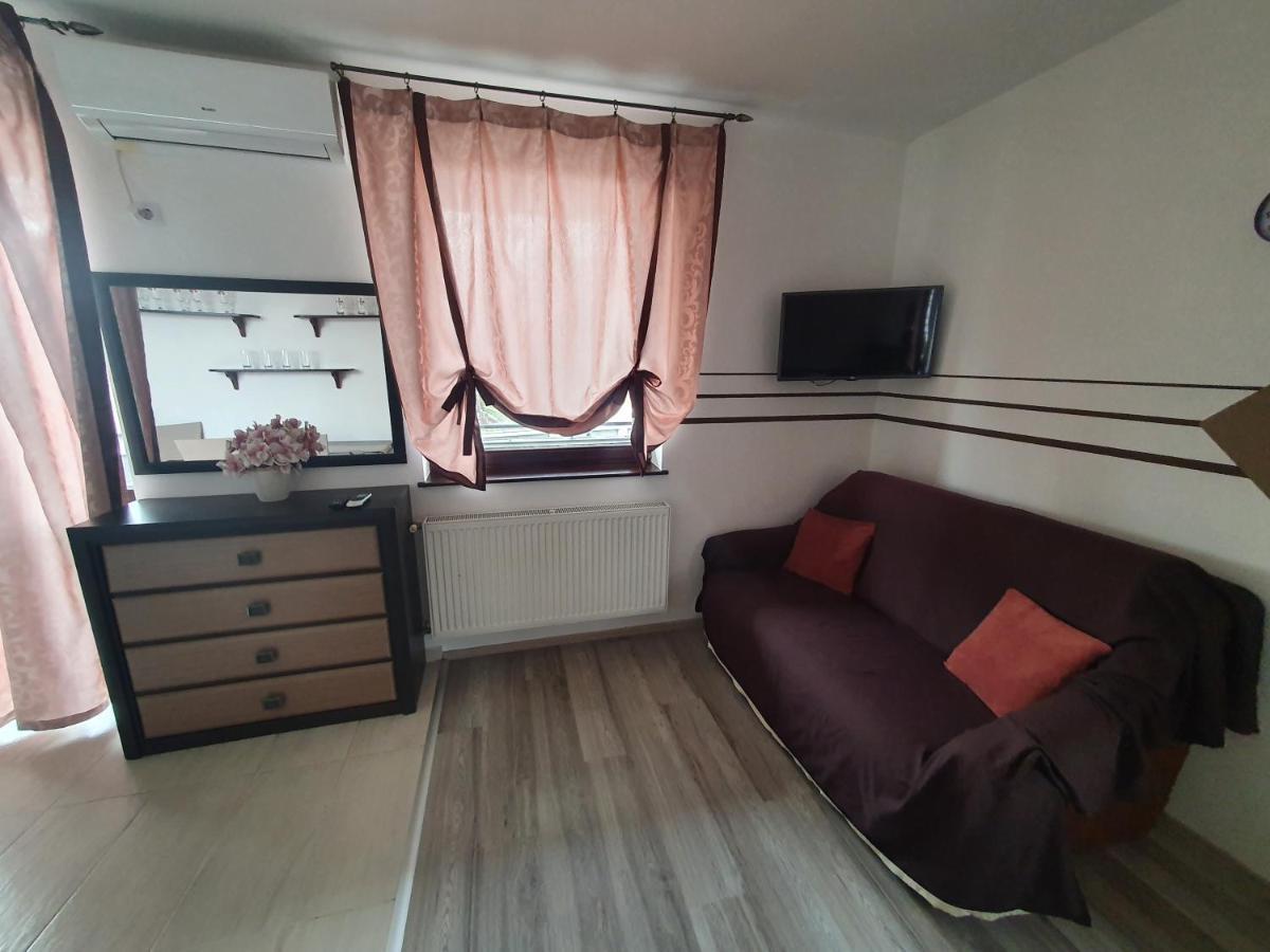 Krisi Apartman Hajdúszoboszló Buitenkant foto