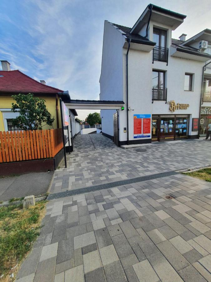 Krisi Apartman Hajdúszoboszló Buitenkant foto